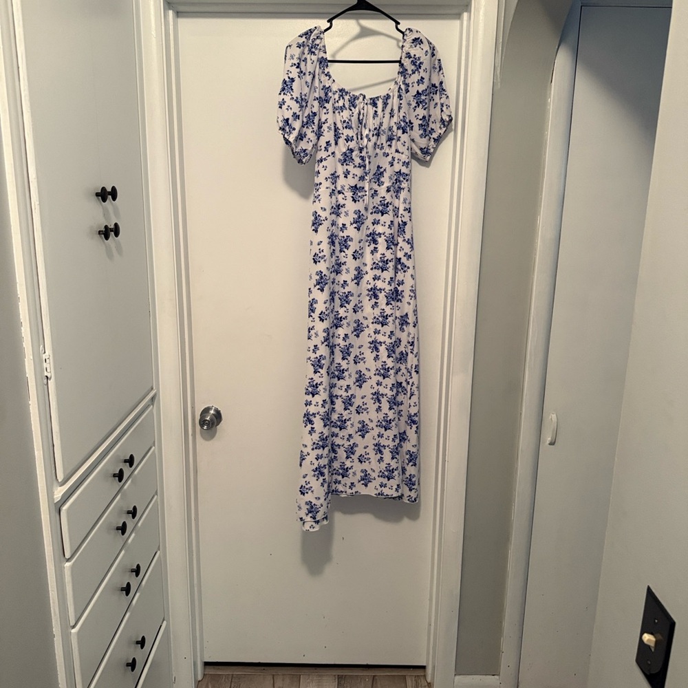 Chic Blue Floral Maxi Dress